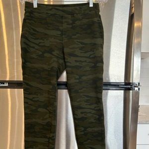 Off-Duty – Camouflage Yoga Pants